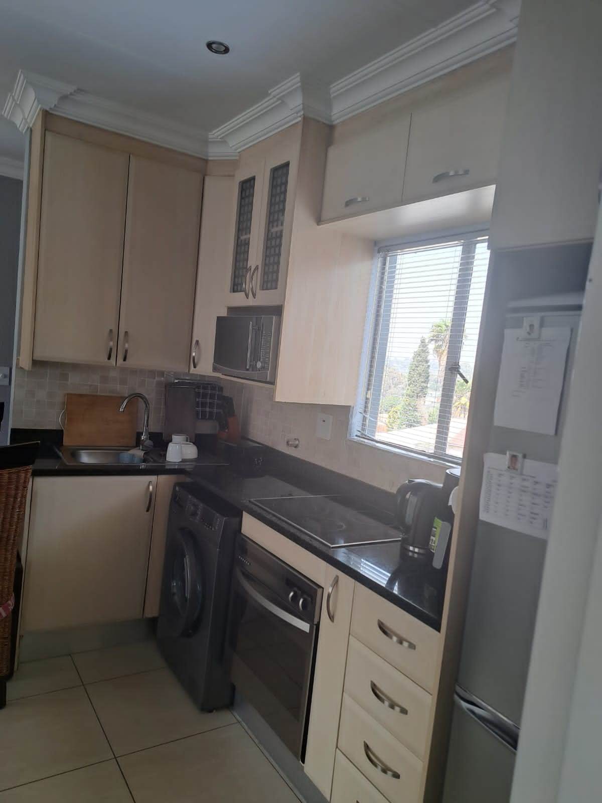 1 Bed Apartment in Bramley View photo number 2
