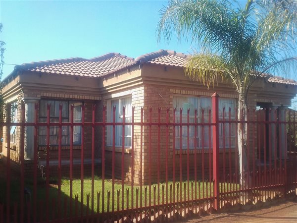 4 Bed House in Lethlabile