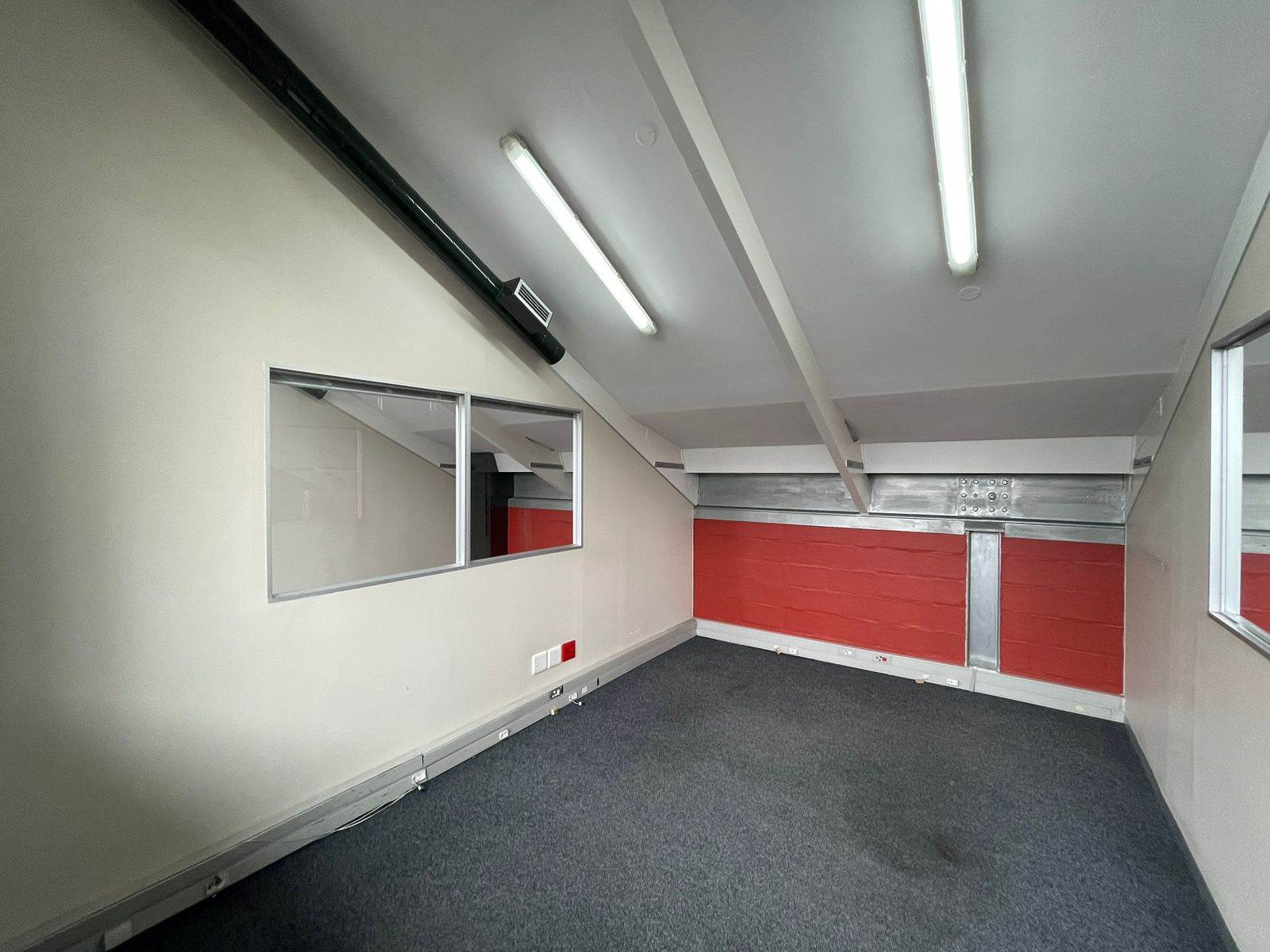 315  m² Commercial space in Observatory photo number 16