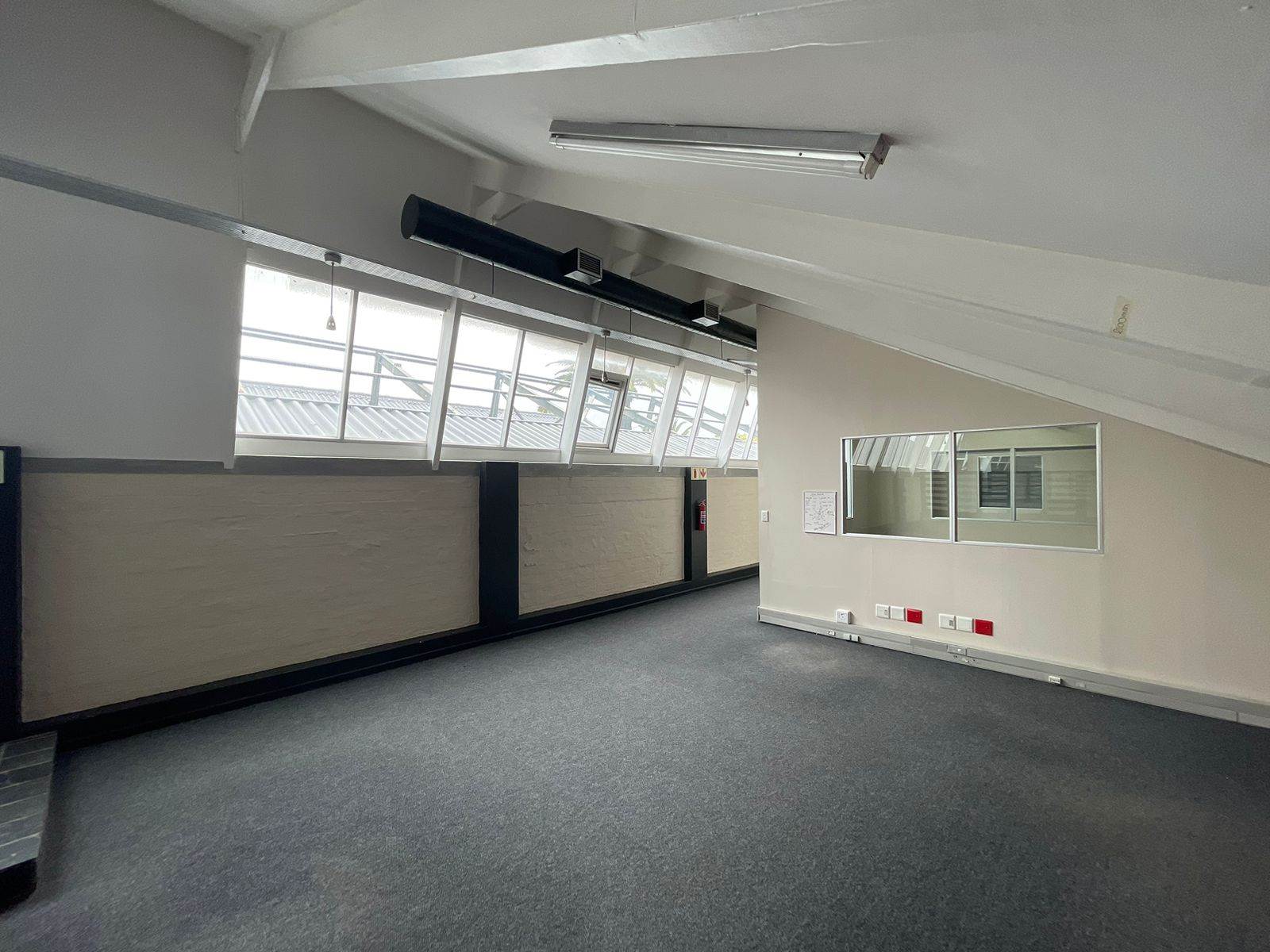 315  m² Commercial space in Observatory photo number 2