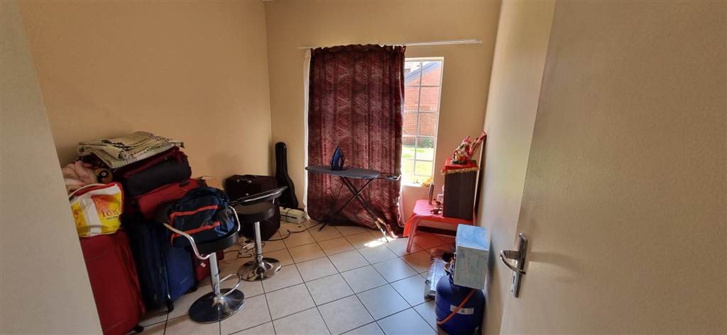 2 Bed Townhouse in Highveld photo number 15