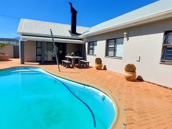 4 Bedroom House 4 Bedroom House