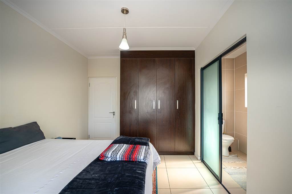 2 Bed Apartment in De Velde photo number 13