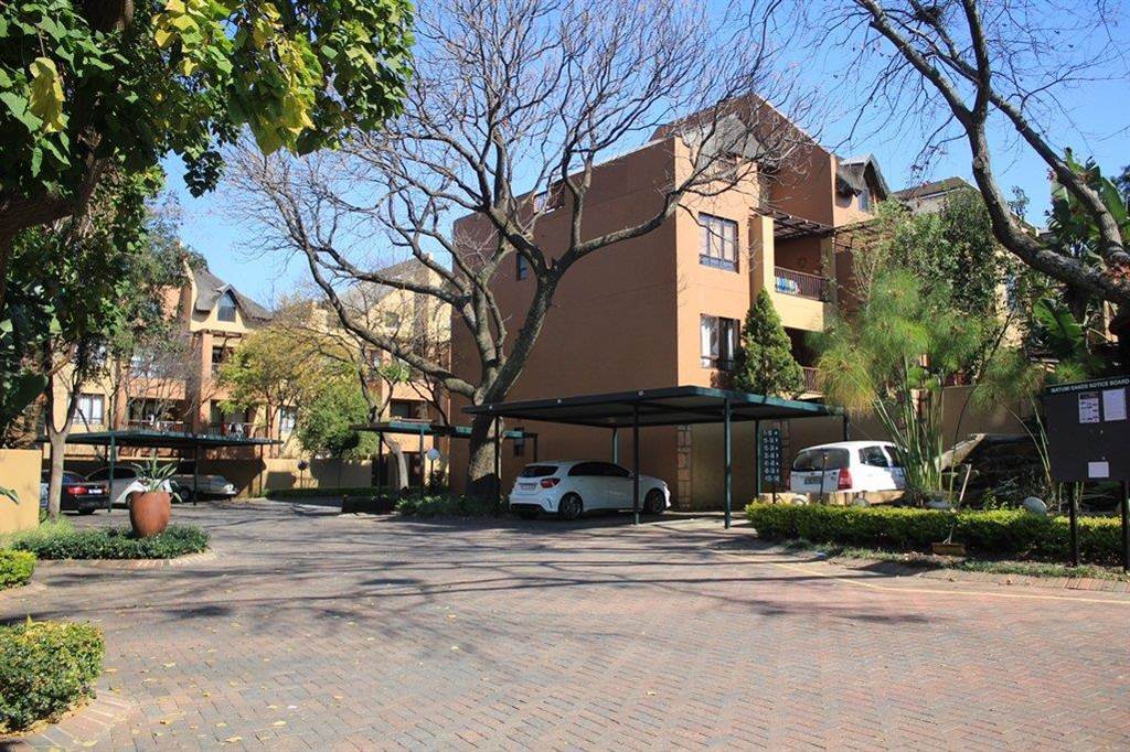 1 Bed Apartment in Lonehill photo number 2