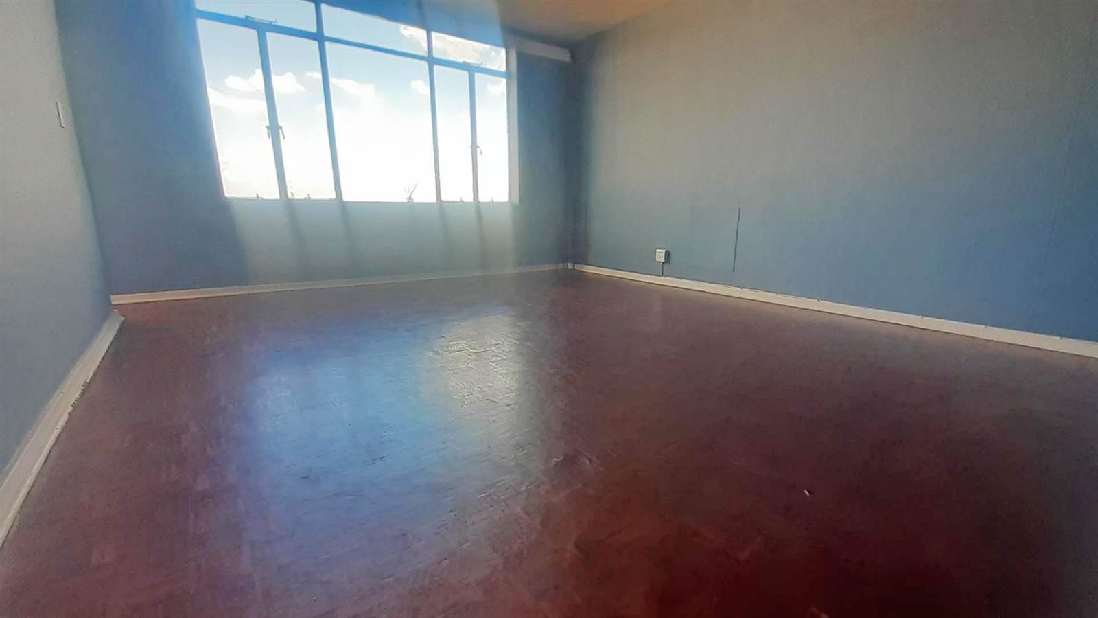 3 Bed Apartment in Yeoville photo number 2