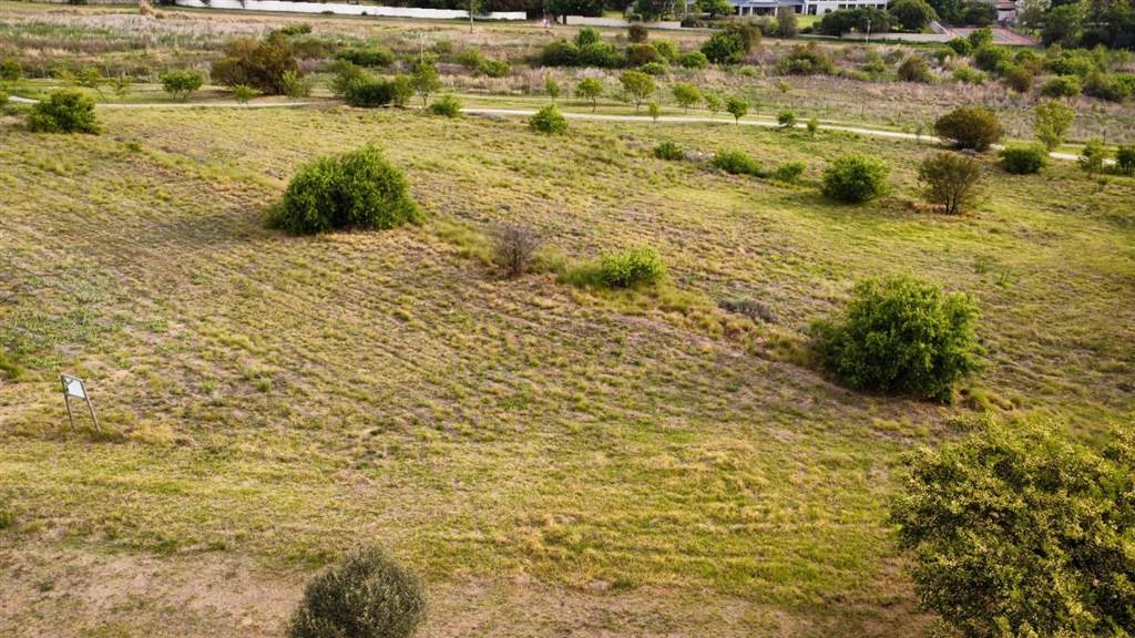 5004 m² Land available in Blue Hills Equestrian Estate photo number 2