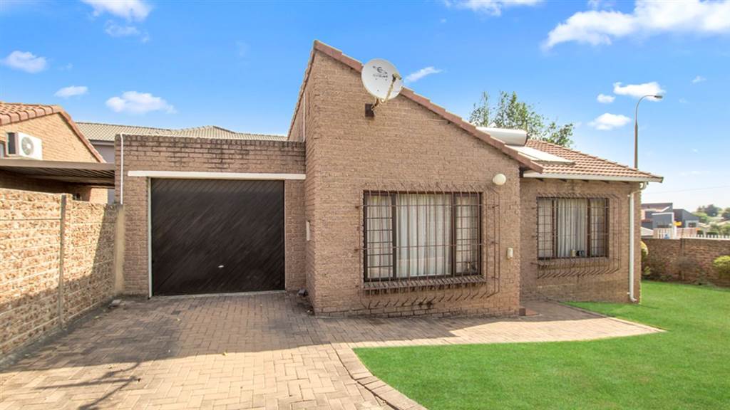 2 Bed House in Radiokop photo number 15