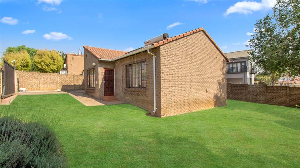 2 Bed House in Radiokop photo number 1