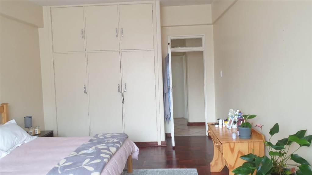 2 Bed Apartment in Illovo photo number 2