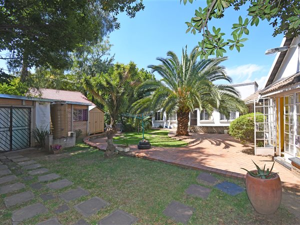 6 Bed House in Bloubosrand