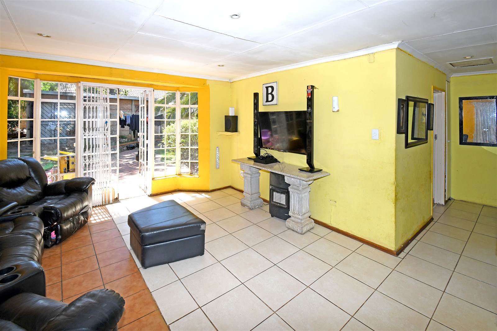 6 Bed House in Bloubosrand photo number 9