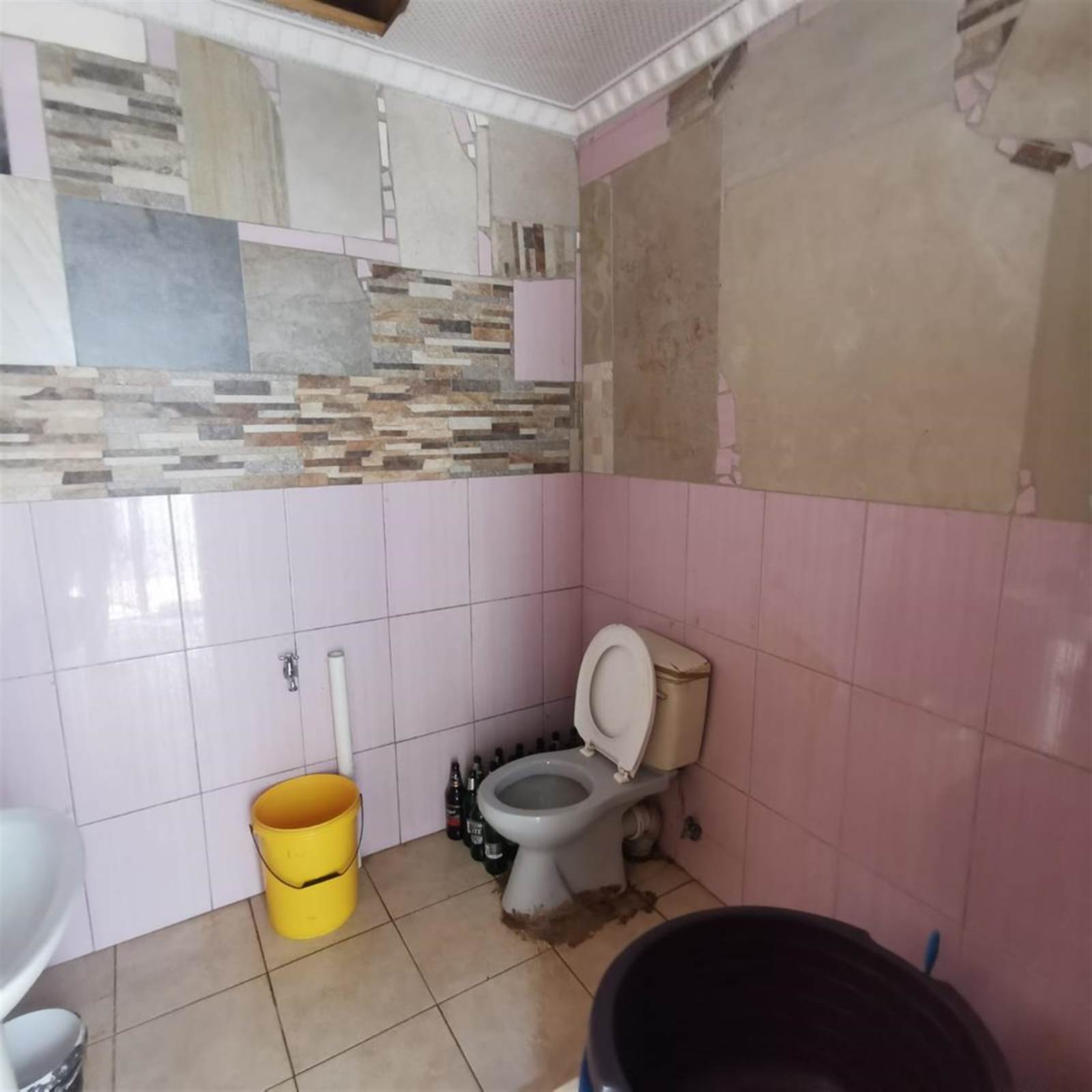 2 Bed House in Kagiso photo number 16