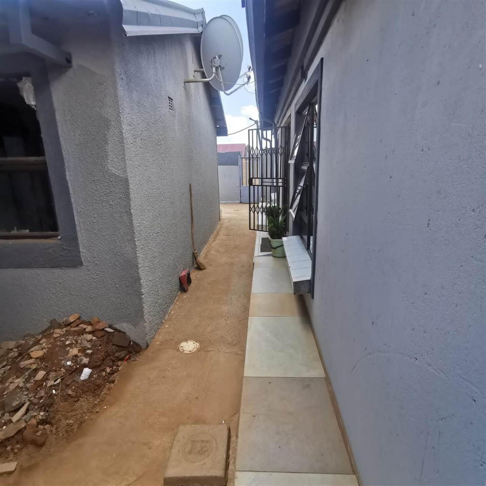 2 Bed House in Kagiso photo number 12