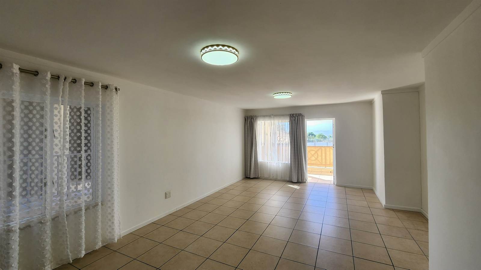 2 Bed Apartment in Plettenberg Bay photo number 2