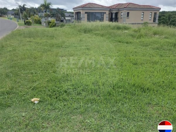 1 050 m² Land