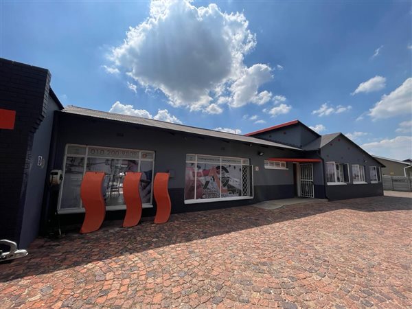 350  m² Commercial space in Ravenswood