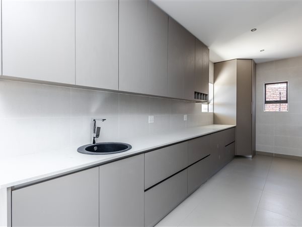4 Bedroom Townhouse 4 Bedroom Townhouse