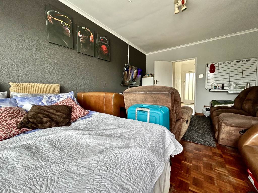 2 Bed Apartment in Rondebosch photo number 4