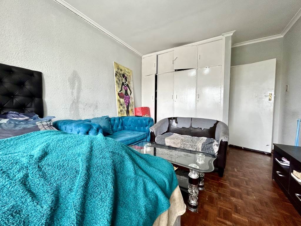 2 Bed Apartment in Rondebosch photo number 13