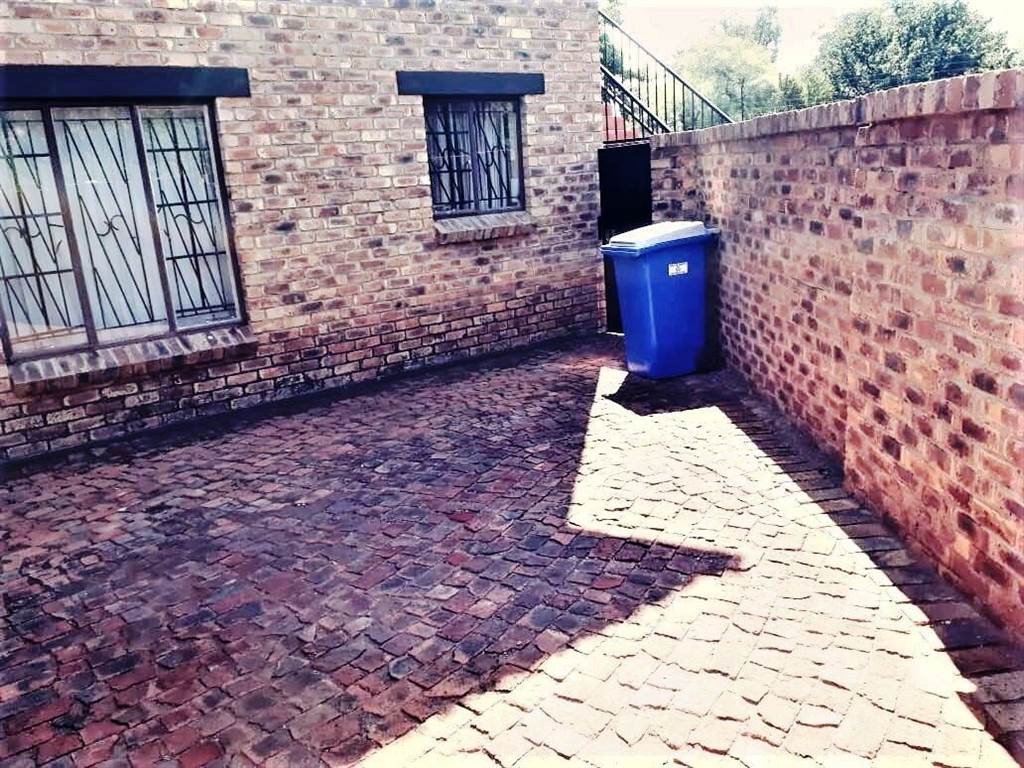 3 Bed Townhouse in Pretoria North photo number 9