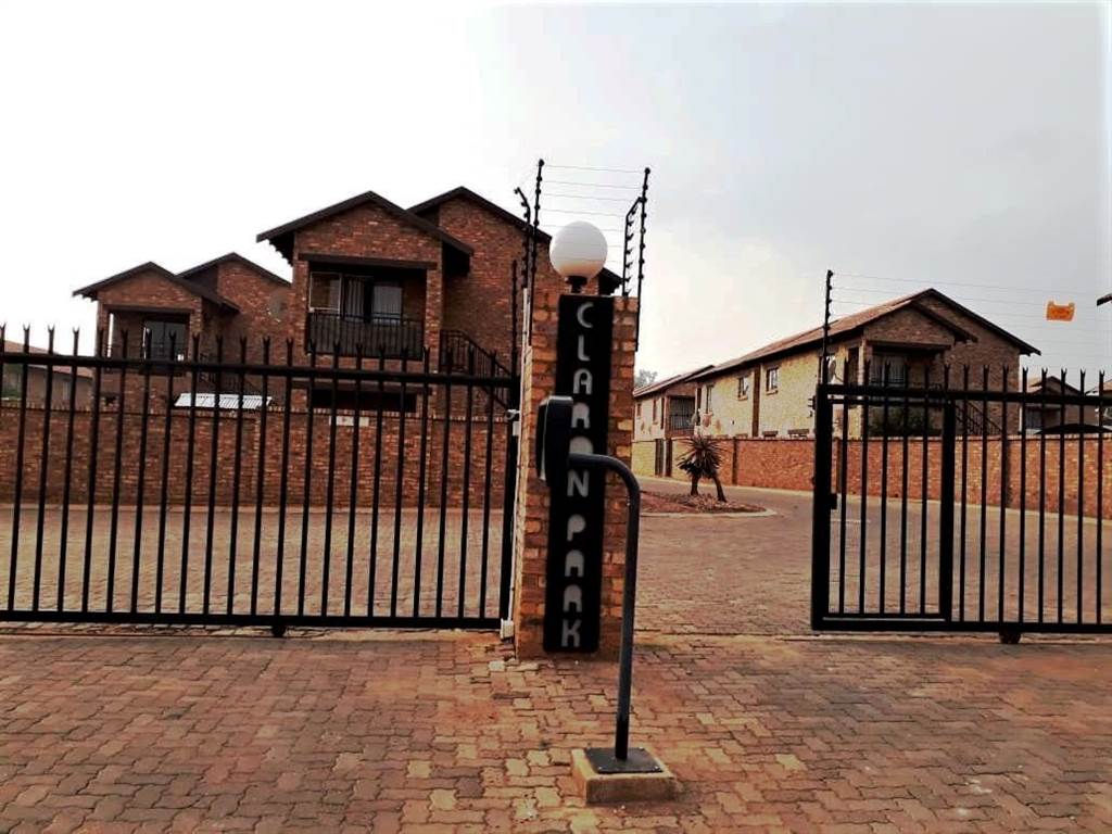 3 Bed Townhouse in Pretoria North photo number 2