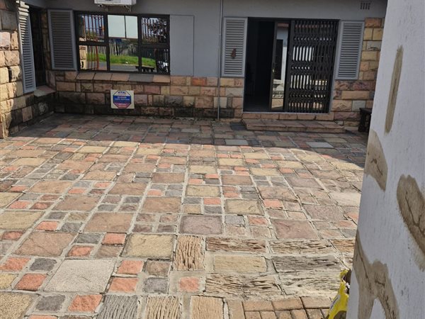 60  m² Office Space in Witbank Central