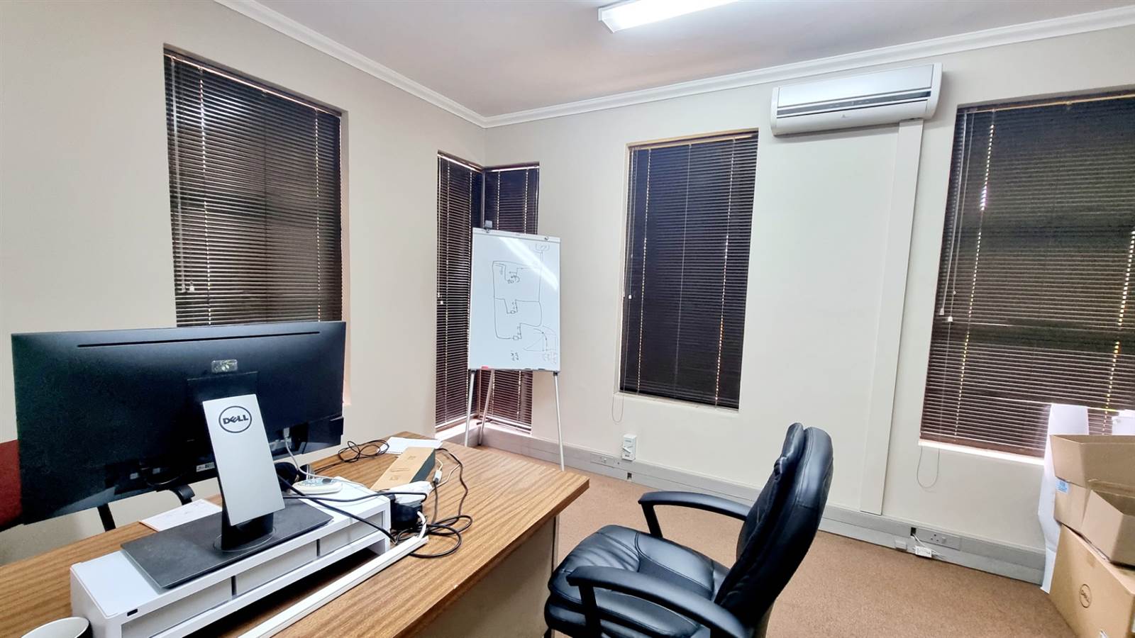 500  m² Office Space in Potchefstroom Central photo number 11