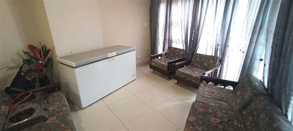 4 Bed House in Mobeni photo number 10