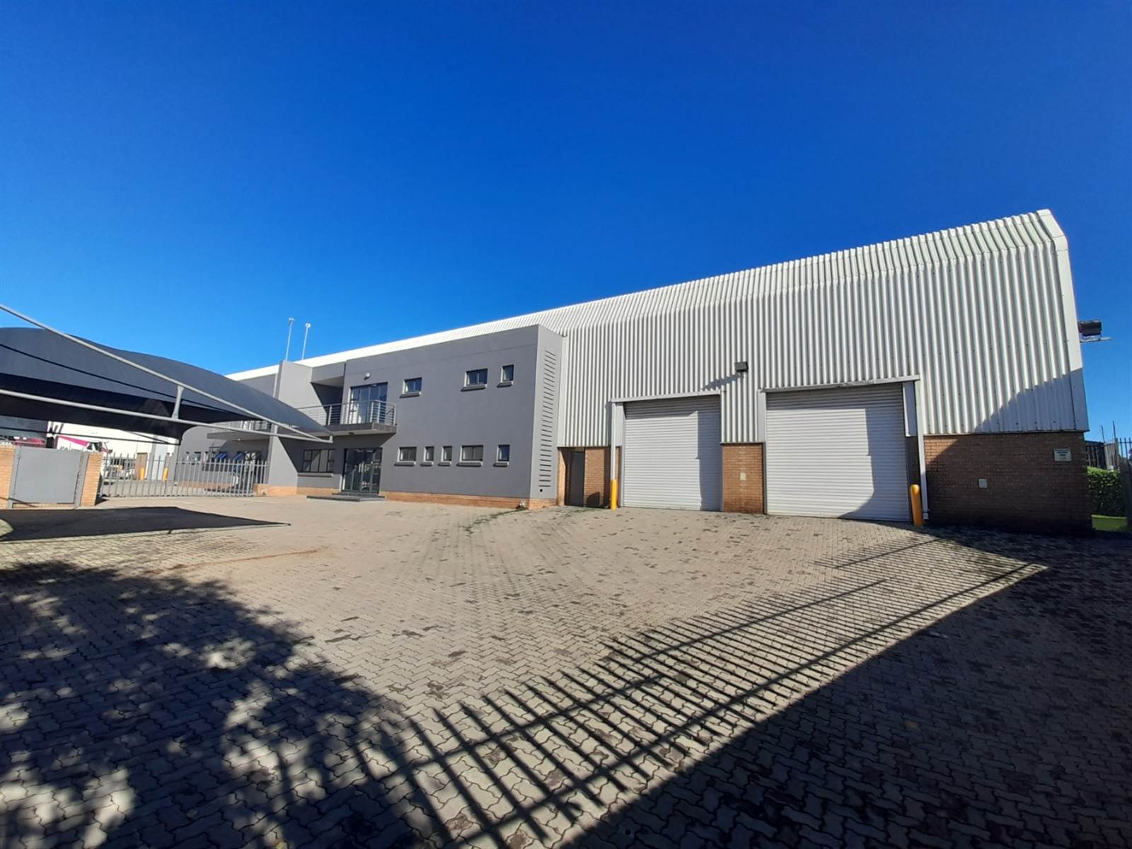 790  m² Commercial space in Jet Park photo number 1