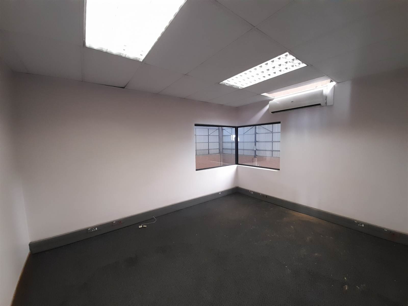 790  m² Commercial space in Jet Park photo number 14