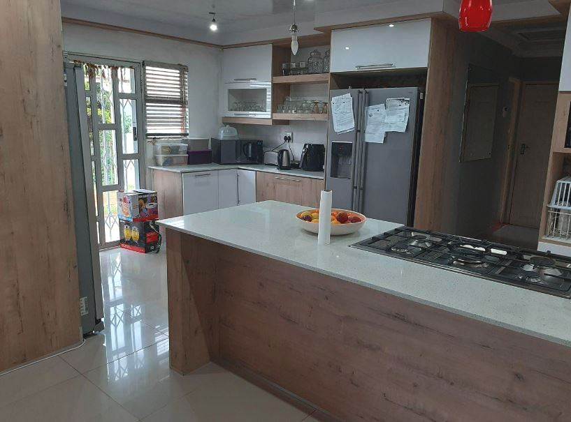 4 Bed House in Isipingo Beach photo number 5