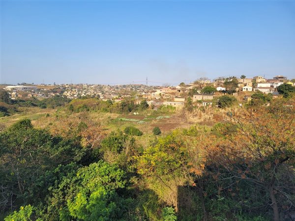 2.4 ha Land available in Verulam