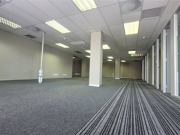 561  m² Office Space
