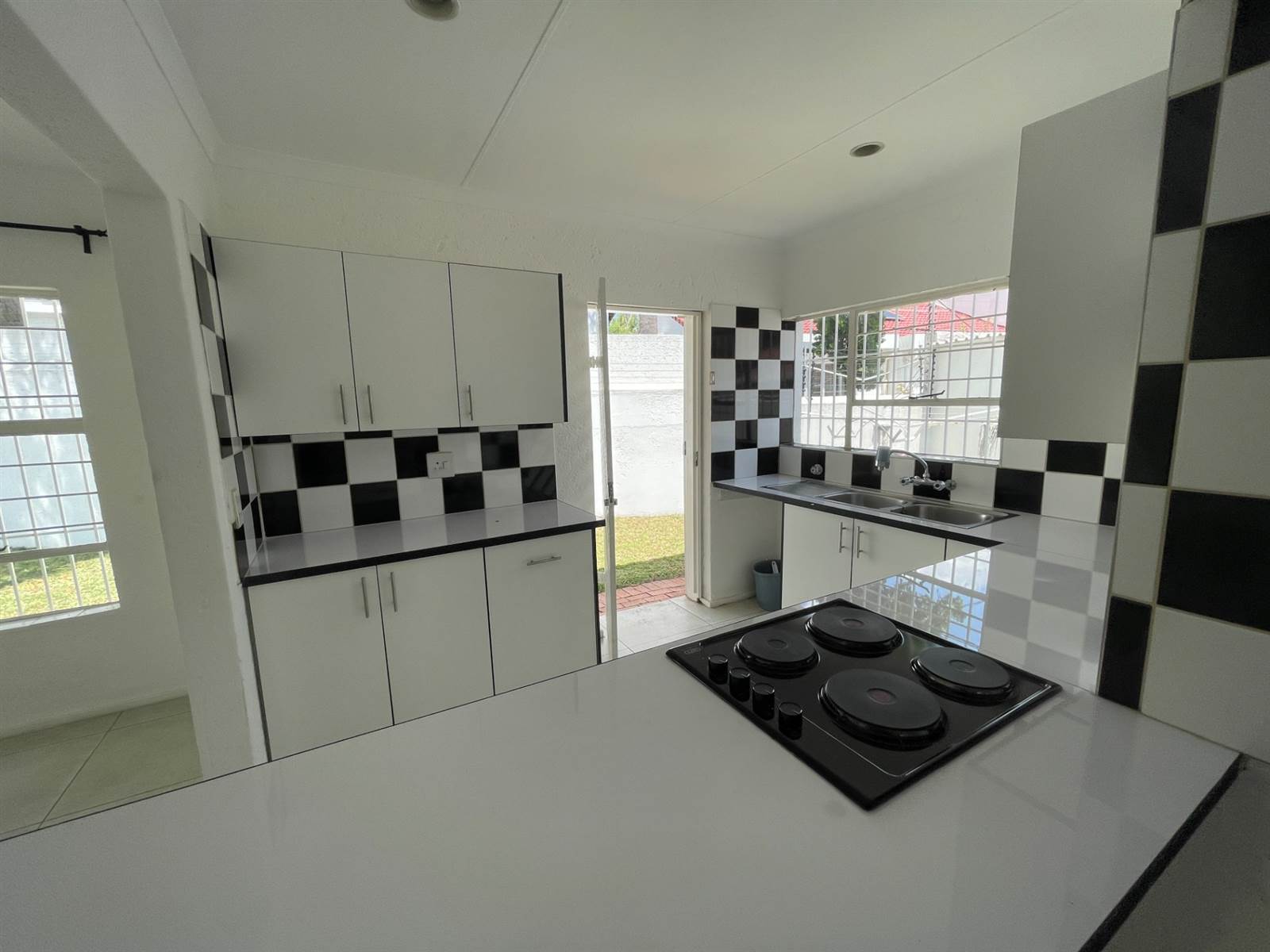 3 Bed Cluster in Sunninghill photo number 9