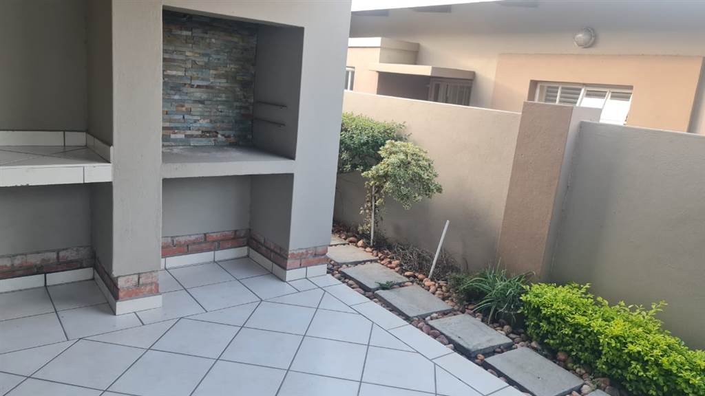 3 Bed Townhouse in Waterval East photo number 18