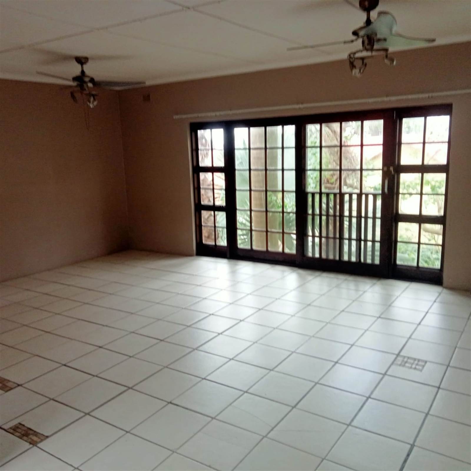 2 Bed Apartment in Umkomaas photo number 8