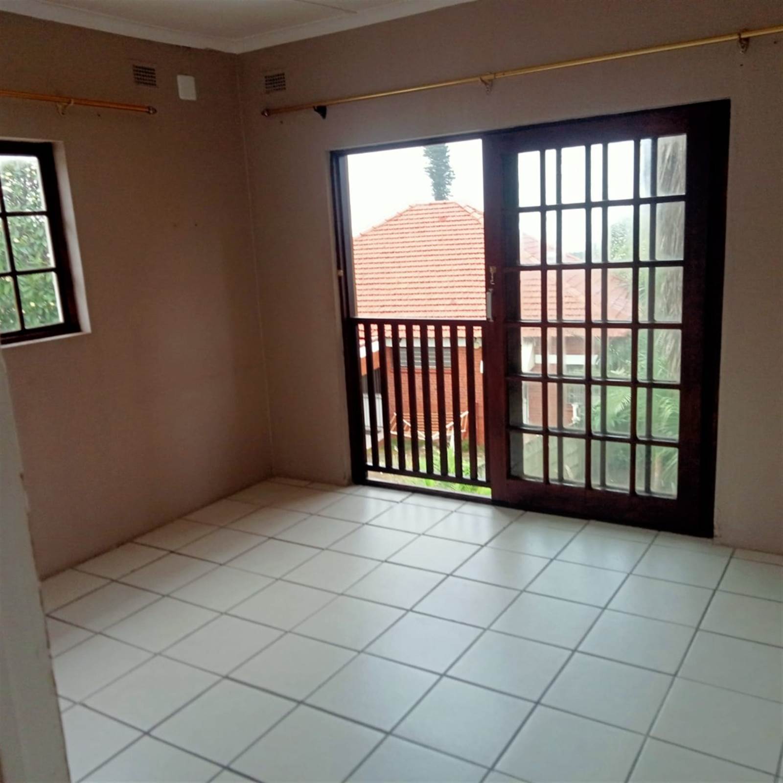 2 Bed Apartment in Umkomaas photo number 12