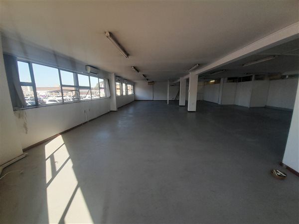 234  m² Commercial space in Stamford Hill