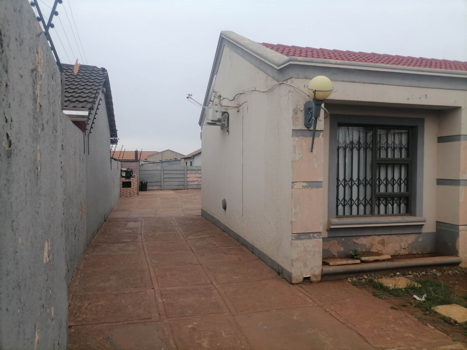 2 Bed House in Katlehong photo number 3