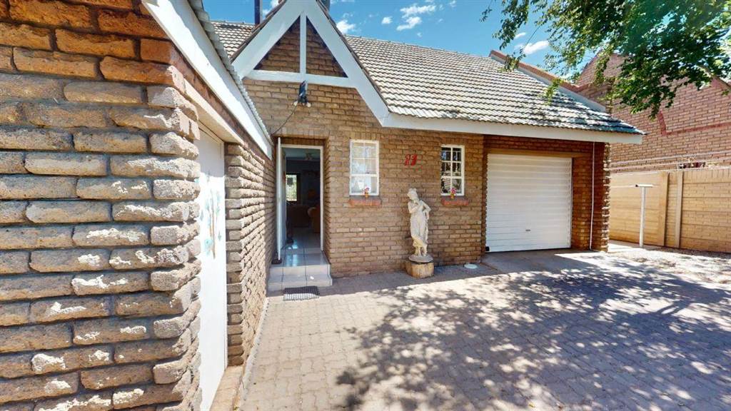 2 Bed Townhouse in Die Rand photo number 1