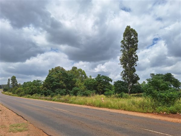 8.5 ha Land available in Rosslyn