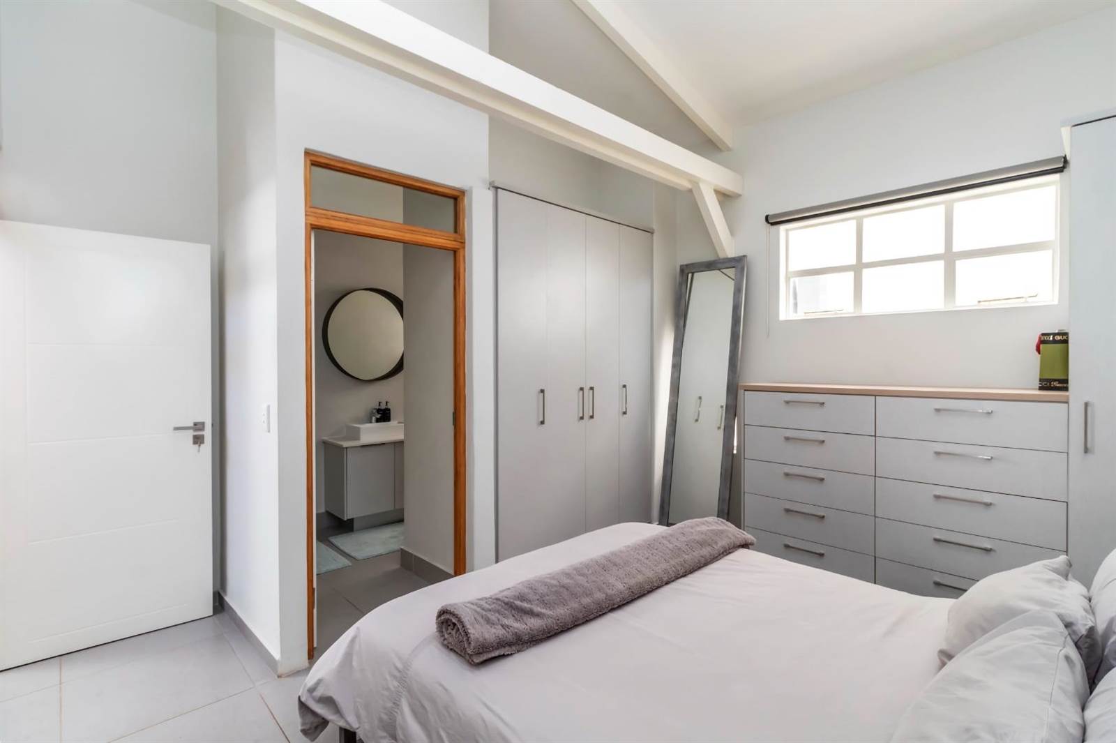 2 Bed Apartment in Braamfontein Werf photo number 14