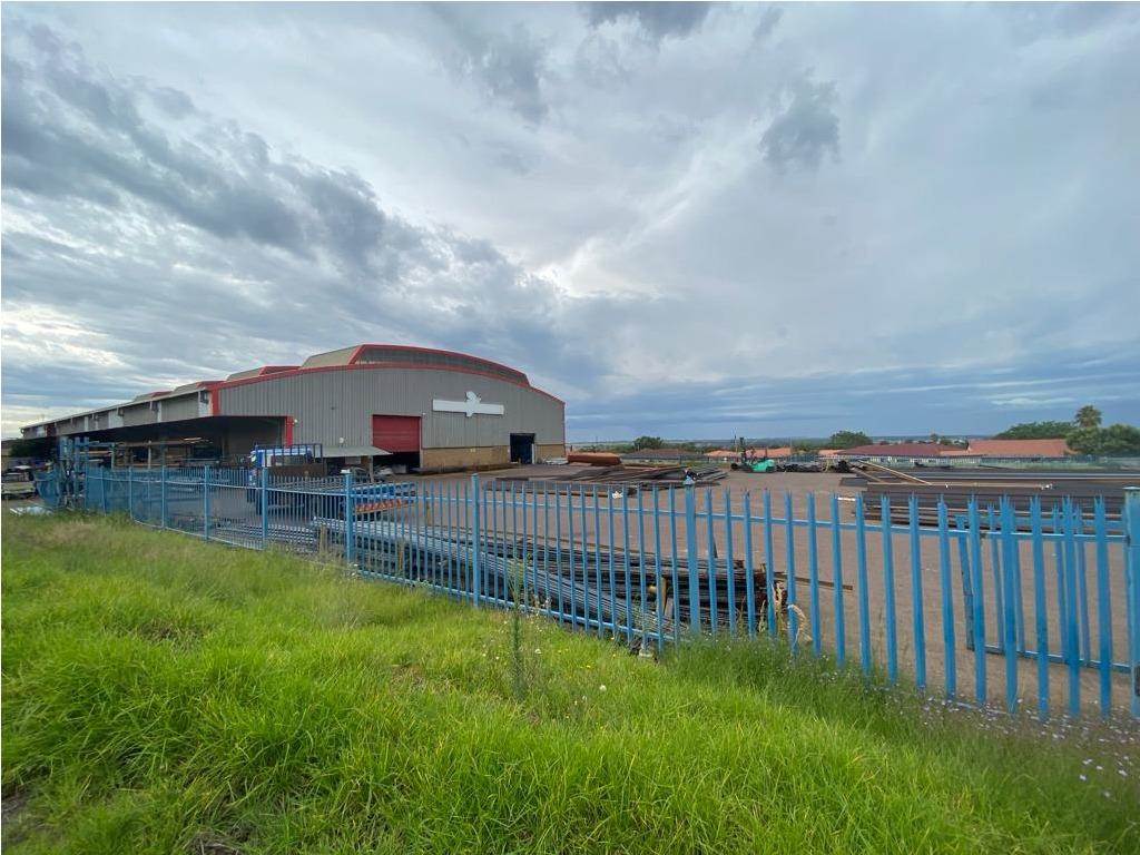 7400  m² Commercial space in Klipfontein photo number 2