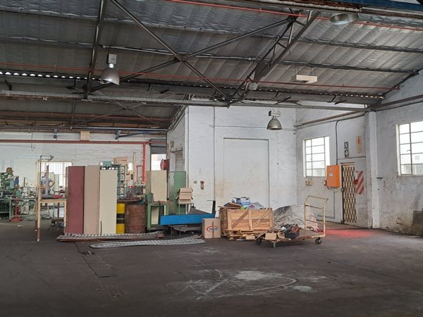 961  m² Industrial space