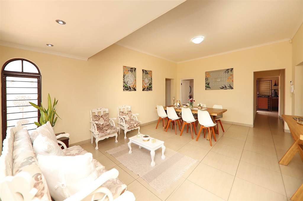 4 Bed House in Kenwyn photo number 5