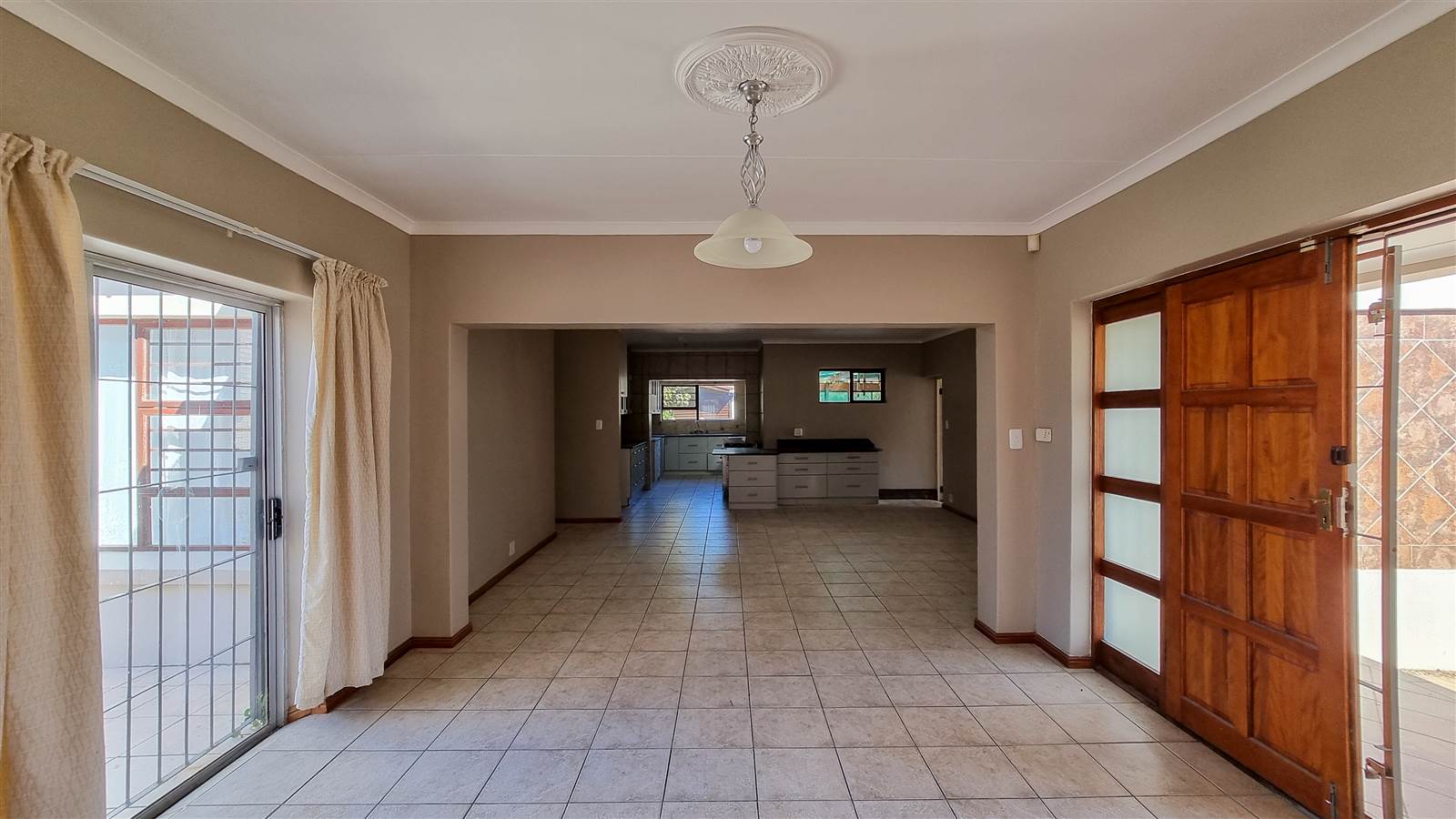 3 Bed House in Jeffreys Bay photo number 9
