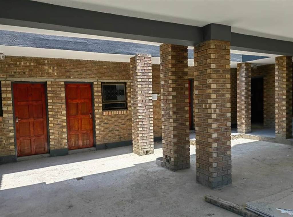 15 Bed House in Olievenhoutbosch photo number 3