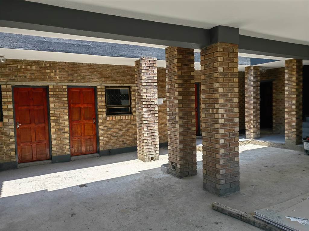 15 Bed House in Olievenhoutbosch photo number 6