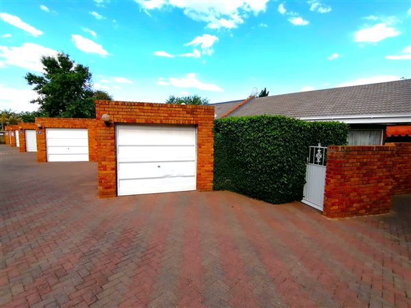 2 Bedroom Townhouse 2 Bedroom Townhouse