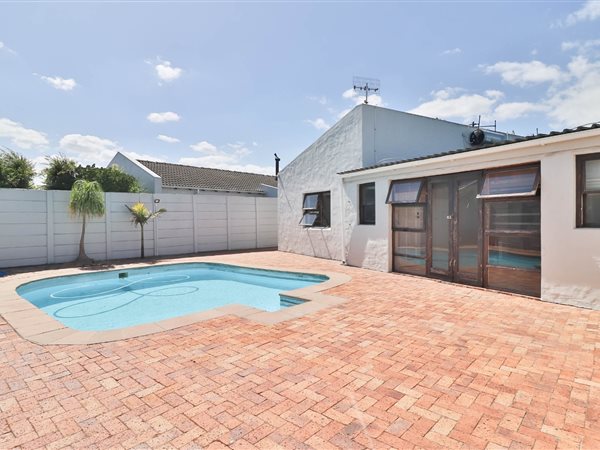 7 Bed House in Edgemead